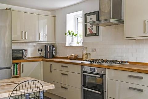 2 Garden Close, Woodchurch, Ashford, TN26 3NX