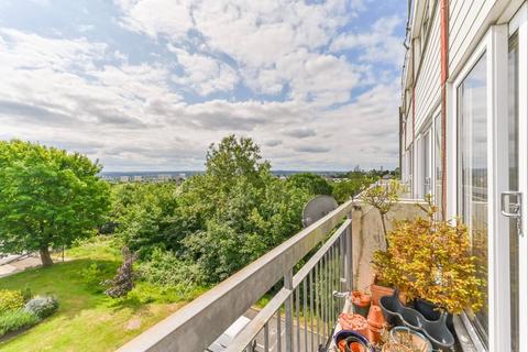 2 bedroom flat for sale, Sylvan Road, Crystal Palace, London, SE19