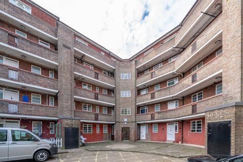 1 bedroom flat to rent, Poynders Road, Clapham, London, SW4
