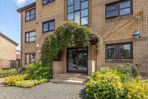 2 bedroom property to rent, Springkell Gardens, Glasgow, Glasgow City