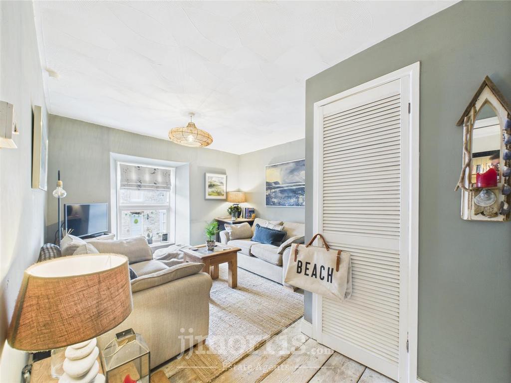 CAM02122 G0-PR0306-STILL007.jpg