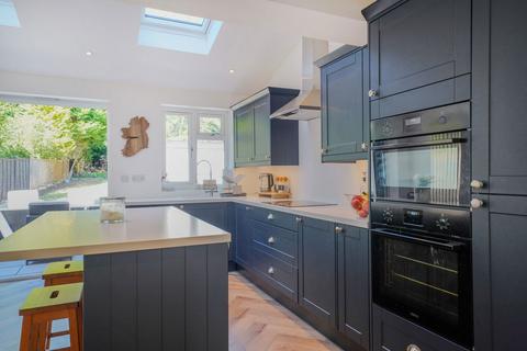 30 Snowford Close, Shirley, Solihull, B90 1DA