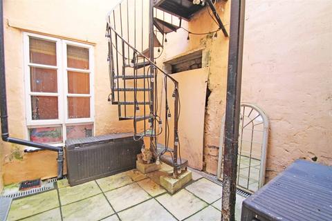 Basement Flat, 20 Bedford Square, Brighton, BN1 2PN