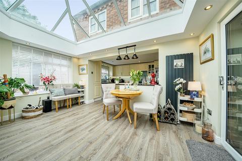 3 bedroom end of terrace house for sale, Gravel Walk, Hampton.