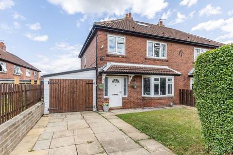 3 bedroom semi-detached house for sale, Lincoln Avenue, Heckmondwike, WF16