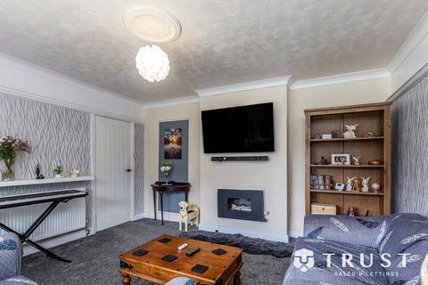 3 bedroom semi-detached house for sale, Lincoln Avenue, Heckmondwike, WF16