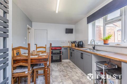 3 bedroom semi-detached house for sale, Lincoln Avenue, Heckmondwike, WF16