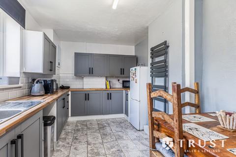 3 bedroom semi-detached house for sale, Lincoln Avenue, Heckmondwike, WF16