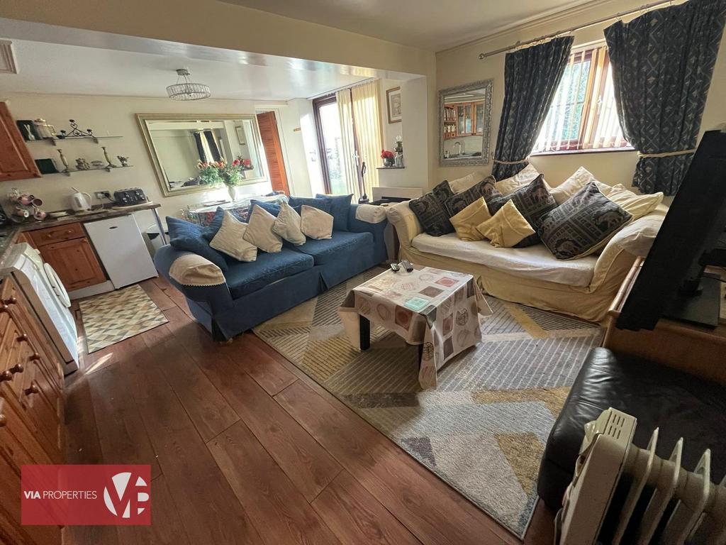 11 Burford Street Hoddesdon via properties...