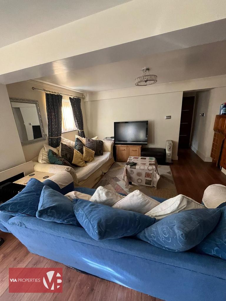 11 Burford Street Hoddesdon via properties...