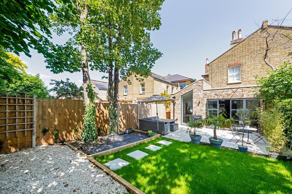 South Croxted Road, Dulwich, SE21 3 bed apartment - £875,000