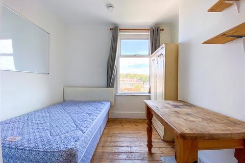 6 bedroom terraced house to rent, Hollingbury Road, Brighton BN1