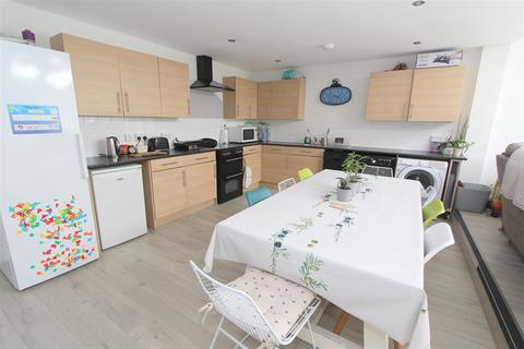 5 bedroom end of terrace house for sale, Yarbridge Close, Sutton SM2