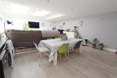 5 bedroom end of terrace house for sale, Yarbridge Close, Sutton SM2