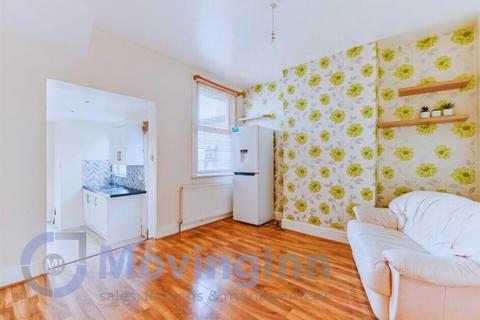 3 bedroom terraced house for sale, Bensham Grove, Thornton Heath, CR7 8DD