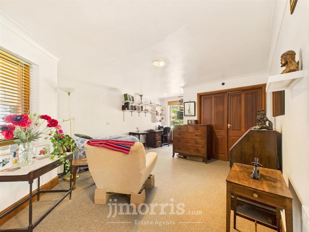 Living Room/Bedroom