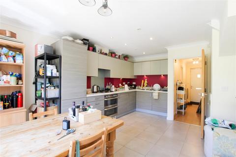 3 bedroom townhouse to rent, Circus Drive, Cambridge CB4