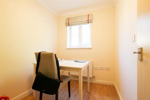 3 bedroom townhouse to rent, Circus Drive, Cambridge CB4
