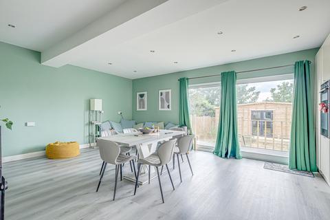 4 bedroom semi-detached house for sale, Edith Road, Southend-on-sea, SS2