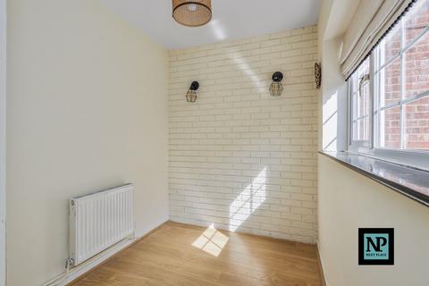 16 Hanlith, Wilnecote, Tamworth, B77 4BP