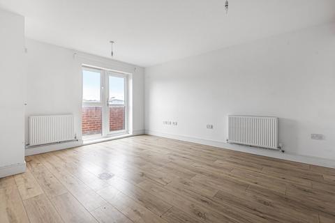 2 bedroom flat to rent, Meridian Way, Hampshire SO14