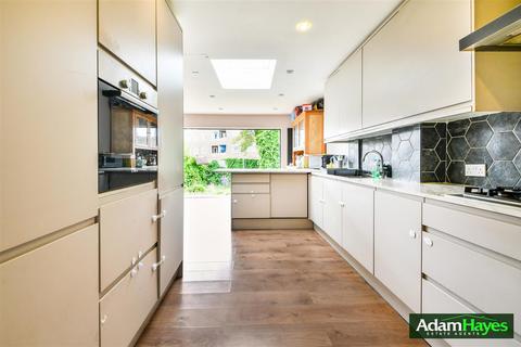 undefined, George Crescent, London N10