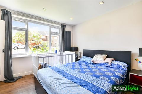 undefined, George Crescent, London N10