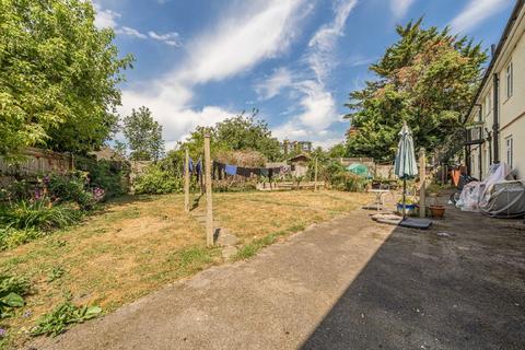 3 bedroom maisonette for sale, Park Lane, Teddington TW11