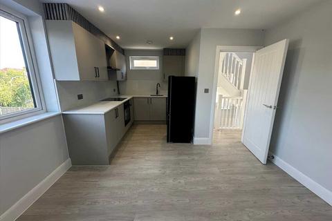 2 bedroom maisonette to rent, Bellamy Drive, Stanmore