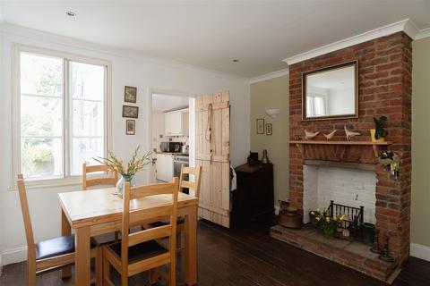 73 Lesbourne Road, Reigate, RH2 7JX