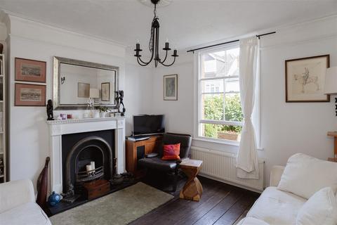 73 Lesbourne Road, Reigate, RH2 7JX