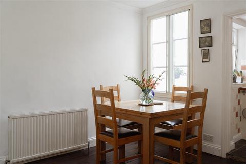 73 Lesbourne Road, Reigate, RH2 7JX