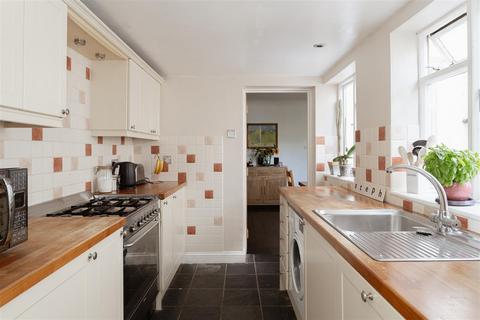 73 Lesbourne Road, Reigate, RH2 7JX