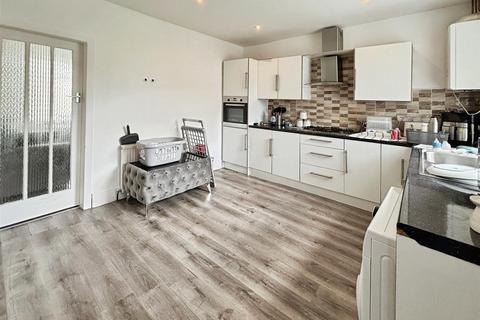 3 bedroom end of terrace house for sale, Carr Bottom Road, Bradford BD5