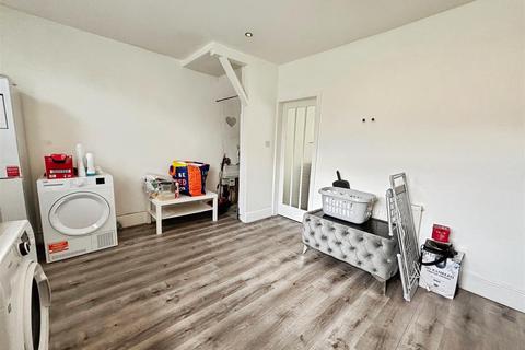 3 bedroom end of terrace house for sale, Carr Bottom Road, Bradford BD5