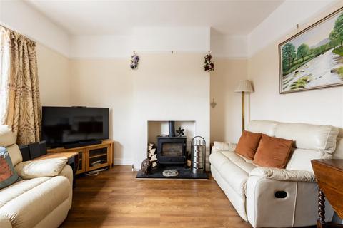 79 Alexander Road, Reigate, RH2 8EA