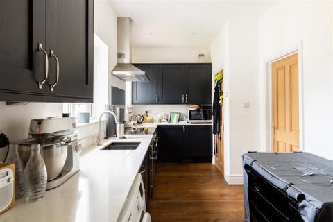 79 Alexander Road, Reigate, RH2 8EA