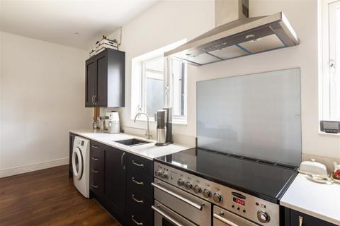 79 Alexander Road, Reigate, RH2 8EA
