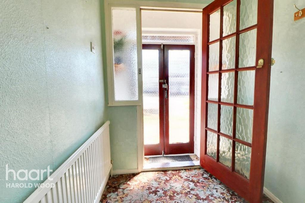 Harold Court Road, Romford 3 bed end of terrace house for sale - £375,000