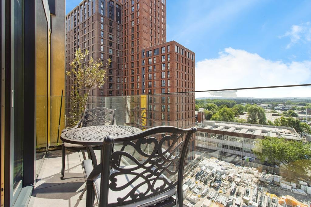Apartment in Manchester, Piccadilly, City Centre - View 3