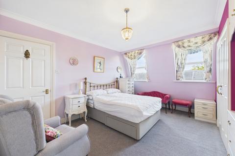 undefined, Queens Parade, Cheltenham