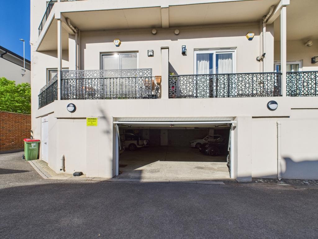 Cam01740 g0 pr0371 still006