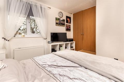 40 Hampden Close, North Weald, Epping, CM16 6JX