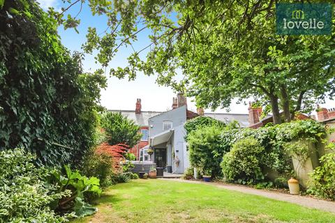 69 Abbey Road, Grimsby, DN32 0HN
