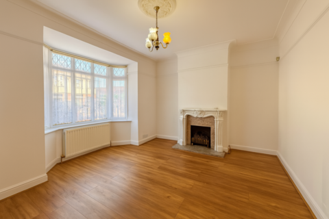 3 bedroom terraced house to rent, Cranley Drive, Ilford IG2