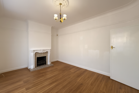3 bedroom terraced house to rent, Cranley Drive, Ilford IG2