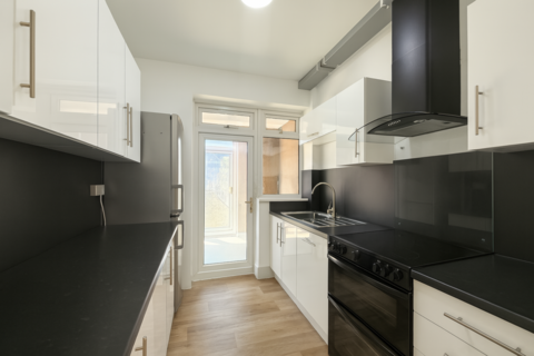 3 bedroom terraced house to rent, Cranley Drive, Ilford IG2