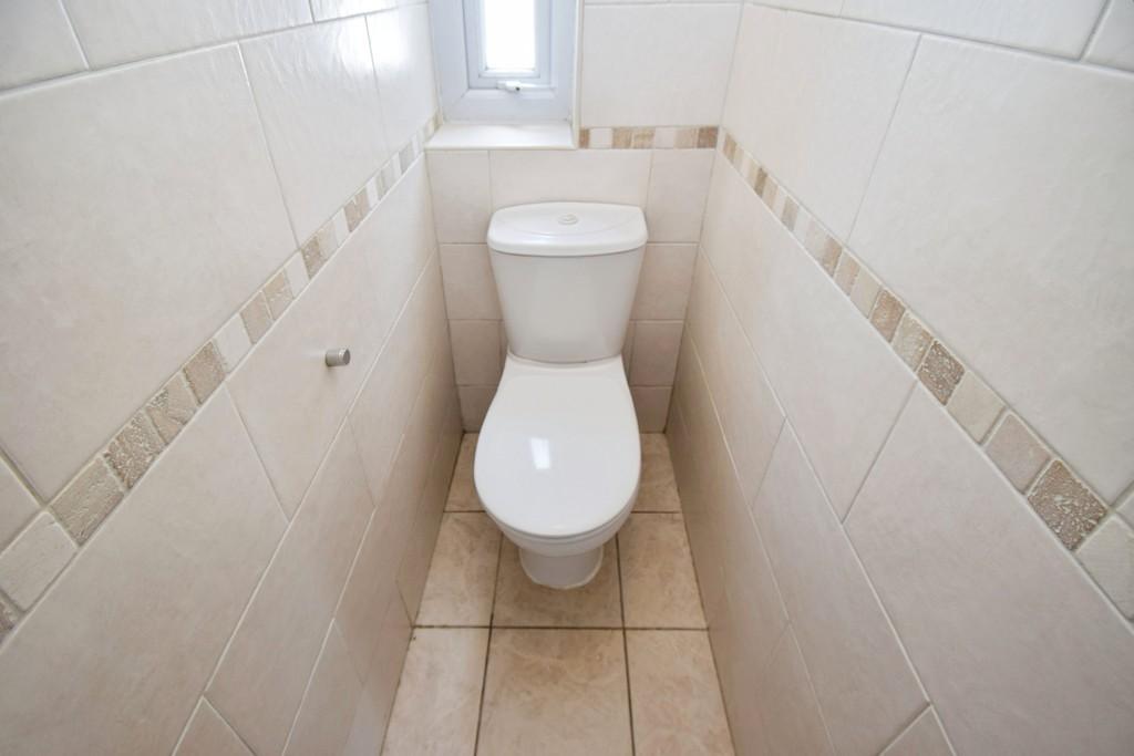 1c6e4ede-WC 201
