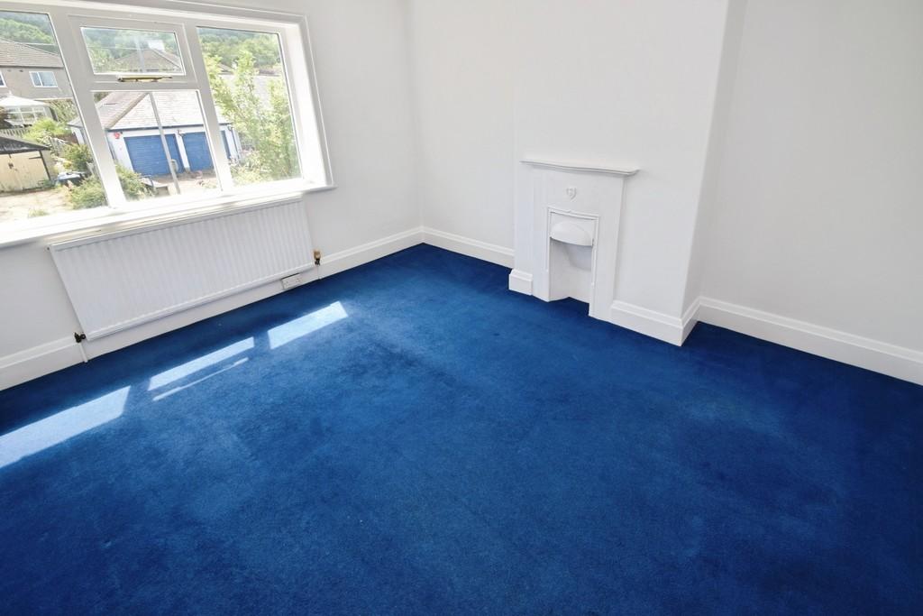 Efd6e11e-Bedroom 201