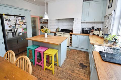 3 bedroom terraced house for sale, Leyburn Grove, Bradford BD18